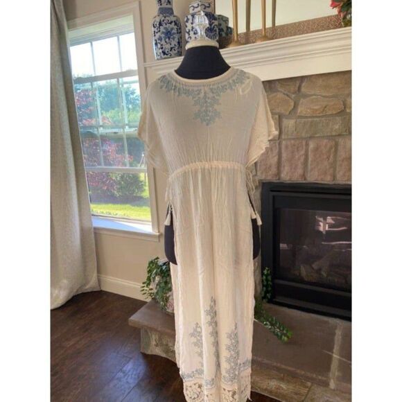 Cream Cover-up (Size 8) - Picture 1 of 3